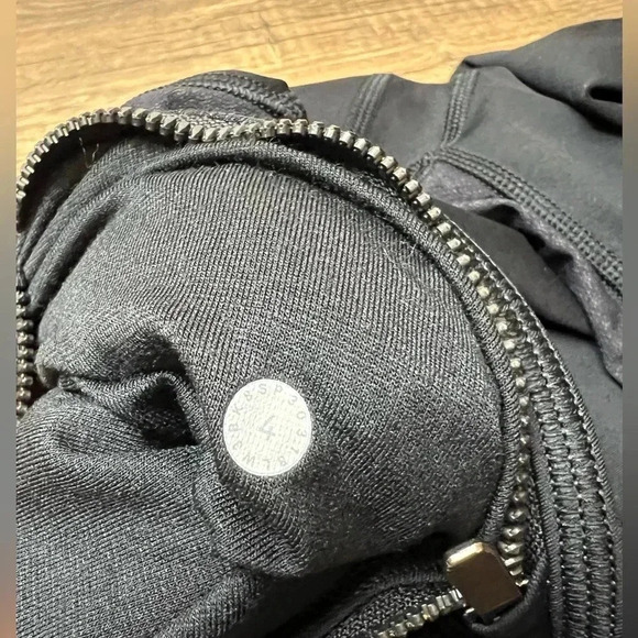 Lululemon Front Of The Pack 1/2 Zip size 4 - Picture 6 of 7